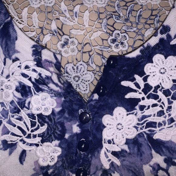 Women’s Léo Guys Floral Print Top - Picture 4 of 7